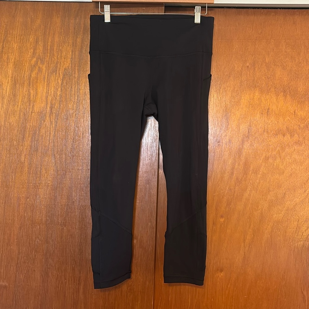 Lululemon Black Run Crop sz 8 EUC